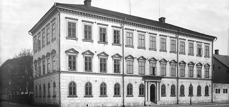 Svartvit gammal bild på Stadshuset i Kalmar