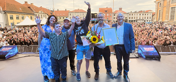 Mattias Edman tar emot Kalmarpriset.