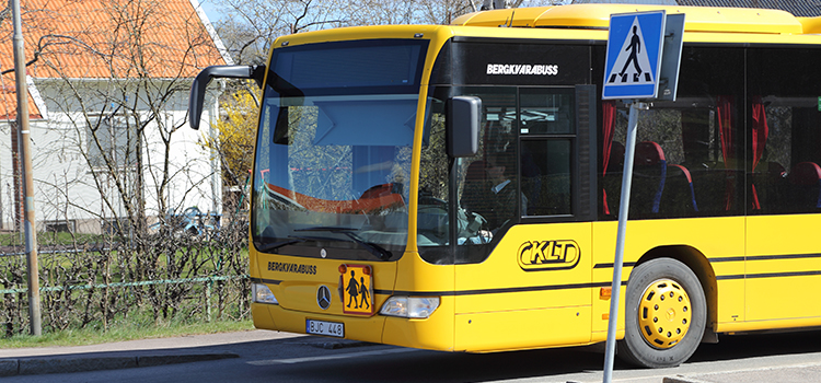 Gul buss från Kalmar Länstrafik