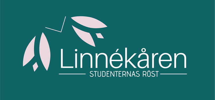 Linnékårens logotyp som är en stiliserad Linnéablomma på grön bakgrund med texten "Linnékåren -studenternas röst"
