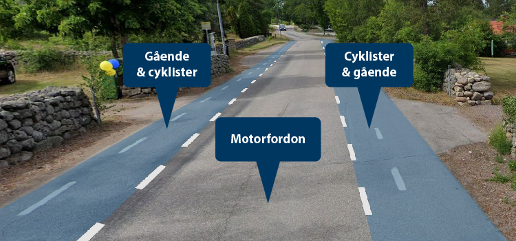 Vägmålning på vägen påvisar ett körfält för bilister och bred vägren för cyklister och gående.